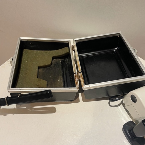 Vintage 60s Polaroid Model 20 "Swinger" Land Camera and Black Case - Picture 8 of 16